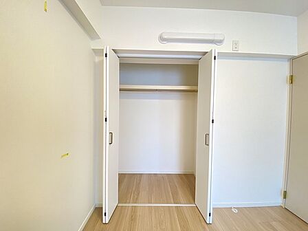 季節ごとの大物もしまえるたっぷりの収納スペース。 