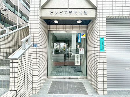 エントランス外 