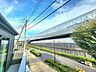 その他：抜けるような青空と心地よい風を感じられる開放的な周辺環境が広がります。