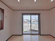 余白の美しさを感じるシンプルな空間は、住まう方の感性に寄り添い、日々の暮らしを穏やかに整えてくれる居心地の良さがあります。