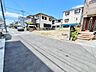 外観：前面道路含む現地写真 