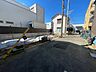 外観：前面道路含む現地写真 