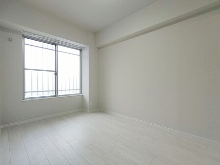 洋室は子供部屋にもちょうどいいサイズ感。