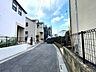 外観：前面道路含む現地写真 