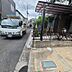 外観：前面道路含む現地写真 