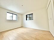 洋室は子供部屋にもちょうどいいサイズ感。 