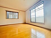 ご家族みんながゆったりくつろげる広々リビング。 