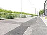 外観：前面道路含む現地写真 
