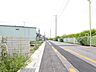 外観：前面道路含む現地写真 