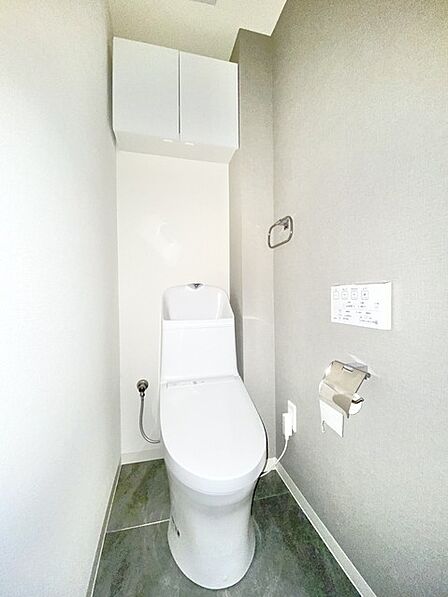 注目度の高いお手洗い。ちゃんとウォシュレット機能ついてます。 