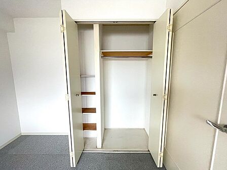 季節ごとの大物もしまえるたっぷりの収納スペース。