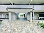 エントランス外 