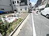 外観：前面道路含む現地写真 