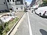 外観：前面道路含む現地写真 