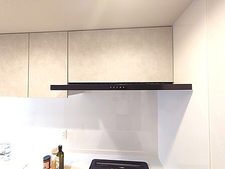 お手入れのしやすいフラットタイプのレンジフードです