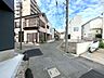 外観：穏やかな色彩と空が広がる、心安らぐ街並み
