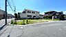 外観：前面道路含む現地写真 