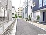 外観：前面道路含む現地写真 