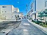 外観：前面道路含む現地写真 