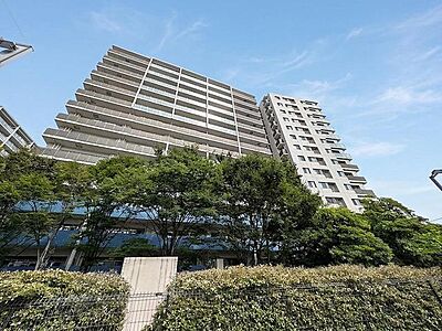 外観：JR京浜東北・武蔵野線「南浦和」駅東口徒歩1分、提携駐車場もあります。エステート白馬南浦和店までお気軽にお問い合わせください。 
