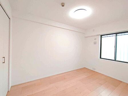 洋室は子供部屋にもちょうどいいサイズ感。
