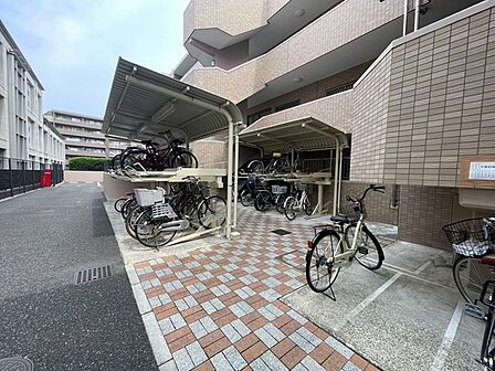 敷地内に駐輪場があります。