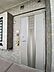 玄関：落ち着いた色合いのタイルで構成された、重厚感と端正な佇まいが訪れる人を穏やかに迎え入れます。