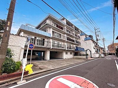 外観：JR京浜東北・武蔵野線「南浦和」駅東口徒歩1分、提携駐車場もあります。エステート白馬南浦和店までお気軽にお問い合わせください。 
