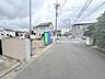 外観：前面道路含む外観