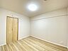 子供部屋：すっきりと整った内装が心地よい、穏やかな時間を過ごせる落ち着きのある空間です。