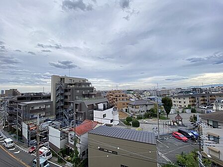 空が広く見渡せる開放的な眺望が日々の暮らしにゆとりをもたらします
