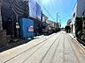 外観：前面道路含む現地写真 