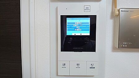 ■ TVモニタ付インタホンでセキュリティ面にも配慮 ■