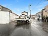外観：前面道路含む現地写真 