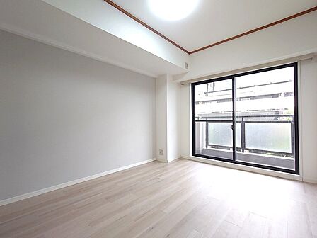 洋室は子供部屋にもちょうどいいサイズ感。