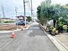 外観：前面道路含む現地写真 