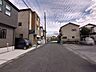 外観：前面道路含む現地写真 