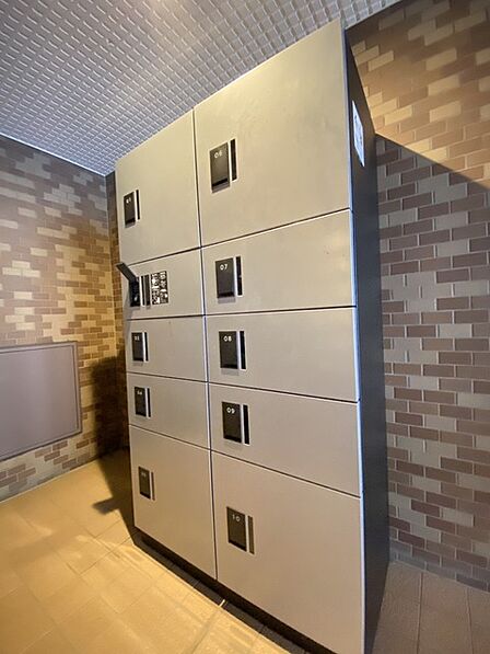 不在がちなご家庭の強い味方 宅配BOXを設置しています。