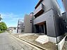 外観：前面道路含む現地写真 