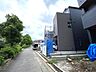 外観：前面道路含む現地写真 