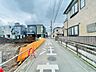 外観：前面道路含む現地写真 