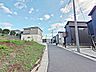 外観：前面道路含む現地写真 
