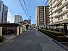 外観：前面道路含む現地写真 