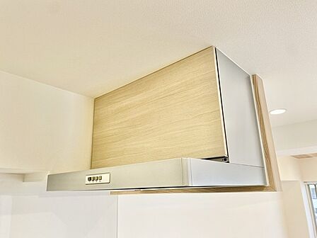 お手入れのしやすいフラットタイプのレンジフードです