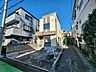 外観：青空に映えるすっきりとした外観が心地よい穏やかな佇まい
