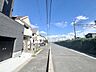外観：前面道路含む外観