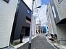 外観：前面道路含む外観
