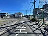 外観：前面道路含む現地写真 
