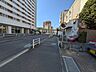 外観：前面道路含む現地写真 