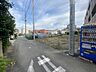外観：前面道路含む現地写真 